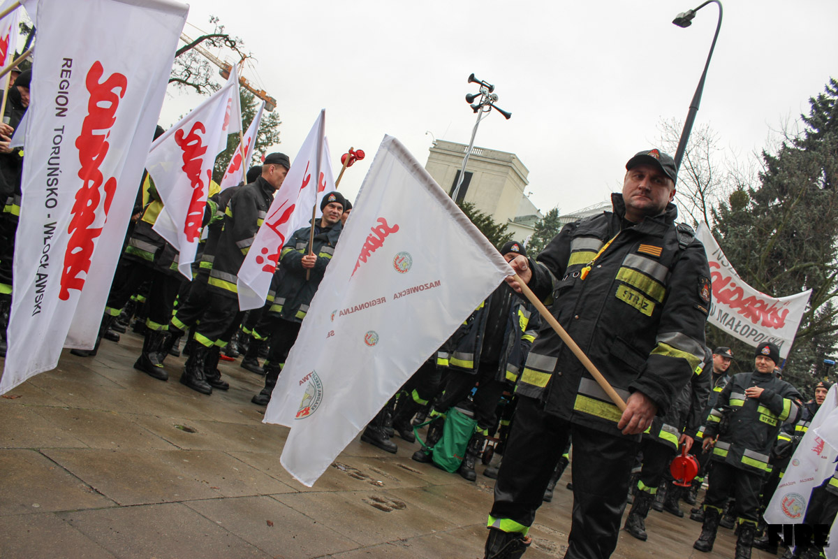 Strajk strażaków pod sejmem RP w Warszawie