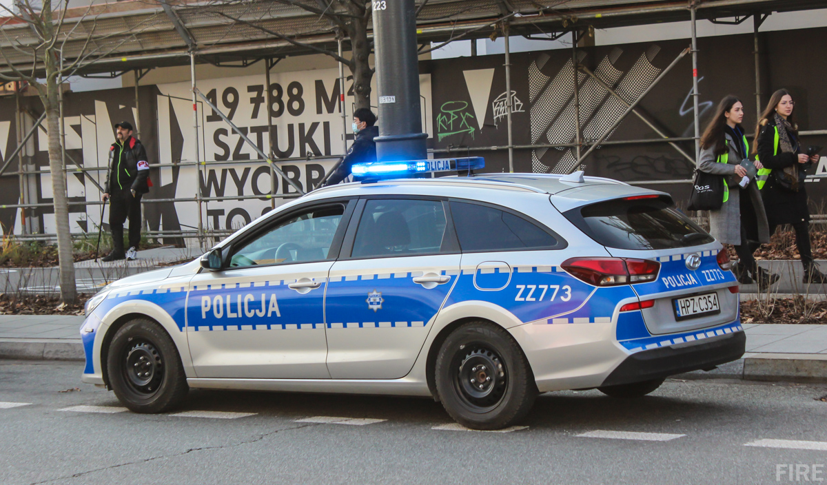 ZZ773 - Hyundai i30 - Komenda Stołeczna Policji*