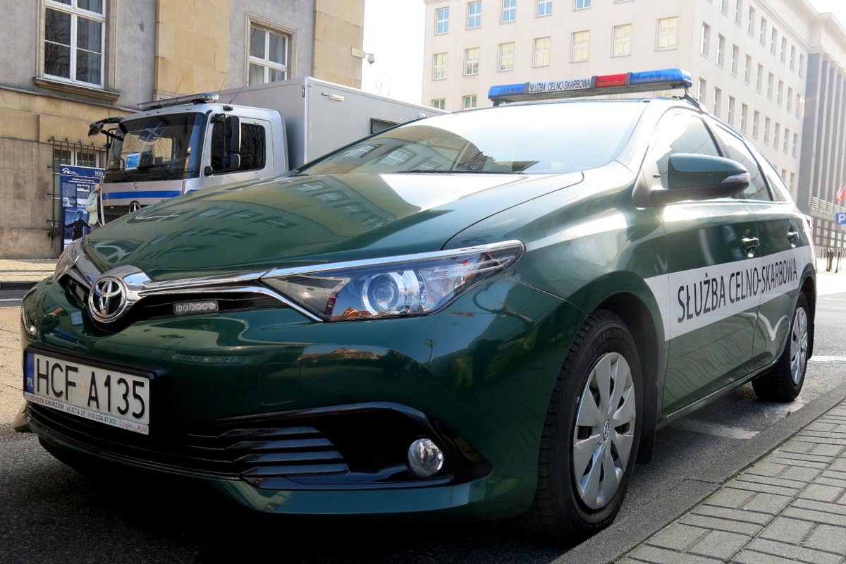 24/31 - Toyota Auris Hybrid - Służba Celno-Skarbowa