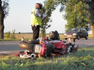 Motocykl uderzył w traktor (06.09.2011)