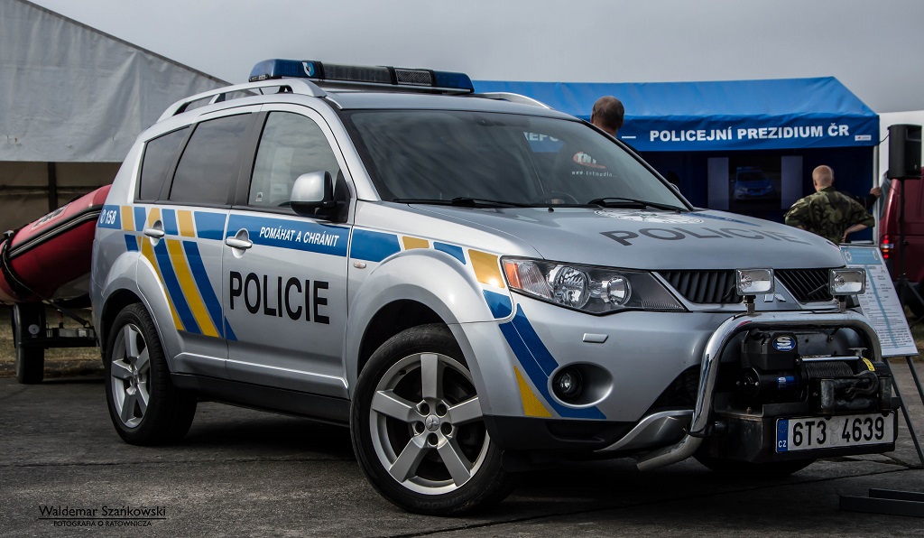 6T3 4639 - Mitsubishi Outlander - Policie