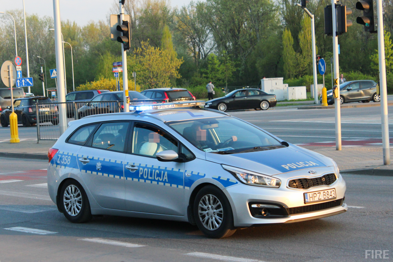 Z358 - Kia Cee'd SW II - Komenda Stołeczna Policji