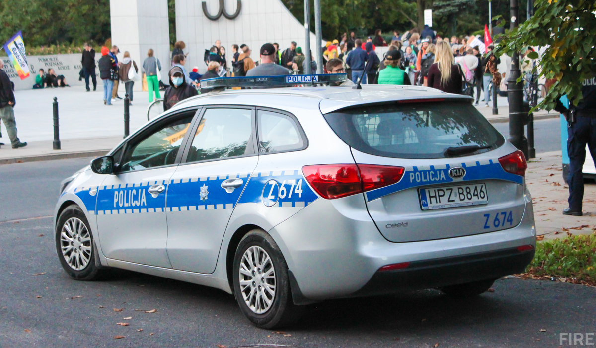 Z674 - Kia Cee'd SW II - Komenda Stołeczna Policji