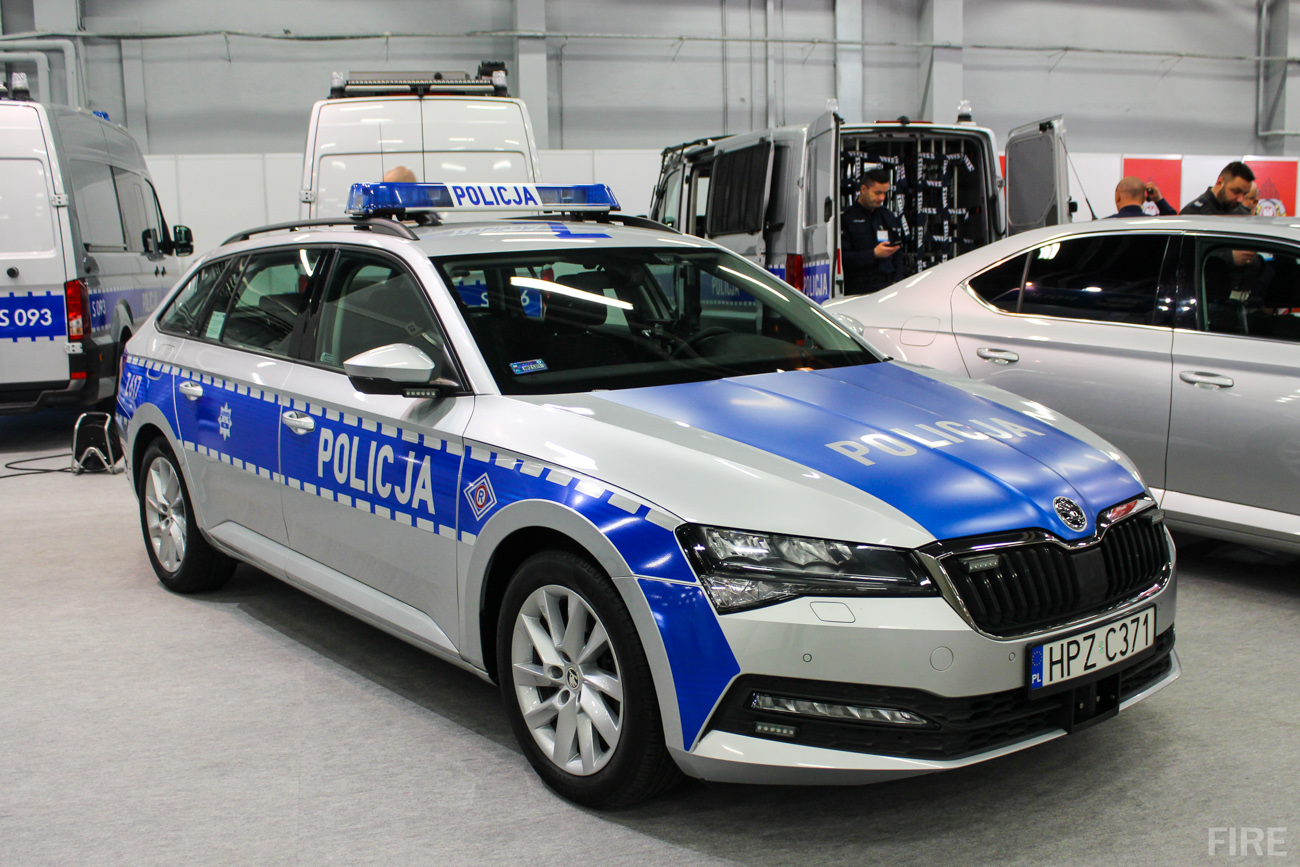 Z617 - Skoda Superb - Komenda Stołeczna Policji