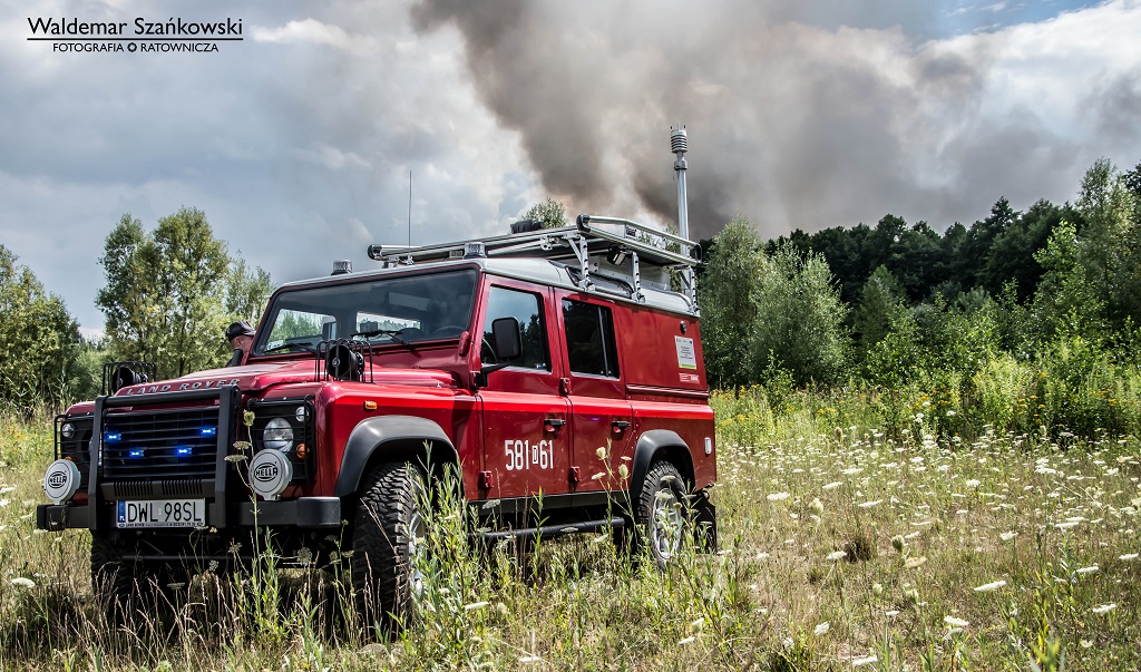 581[D]61 - SLRchem Land Rover Defender/Egeria - JRG Wołów