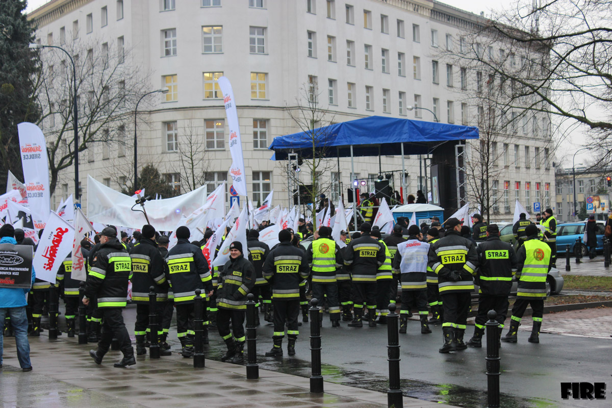 Strajk strażaków pod sejmem RP w Warszawie