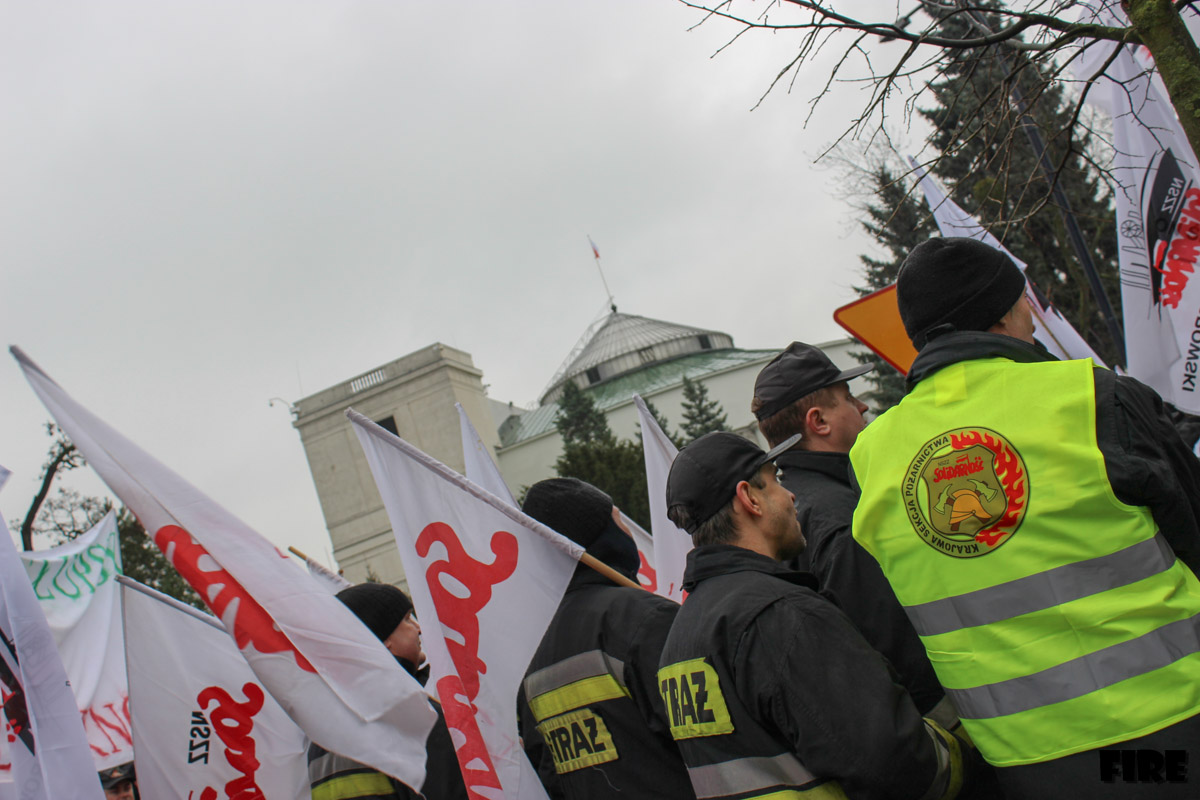 Strajk strażaków pod sejmem RP w Warszawie