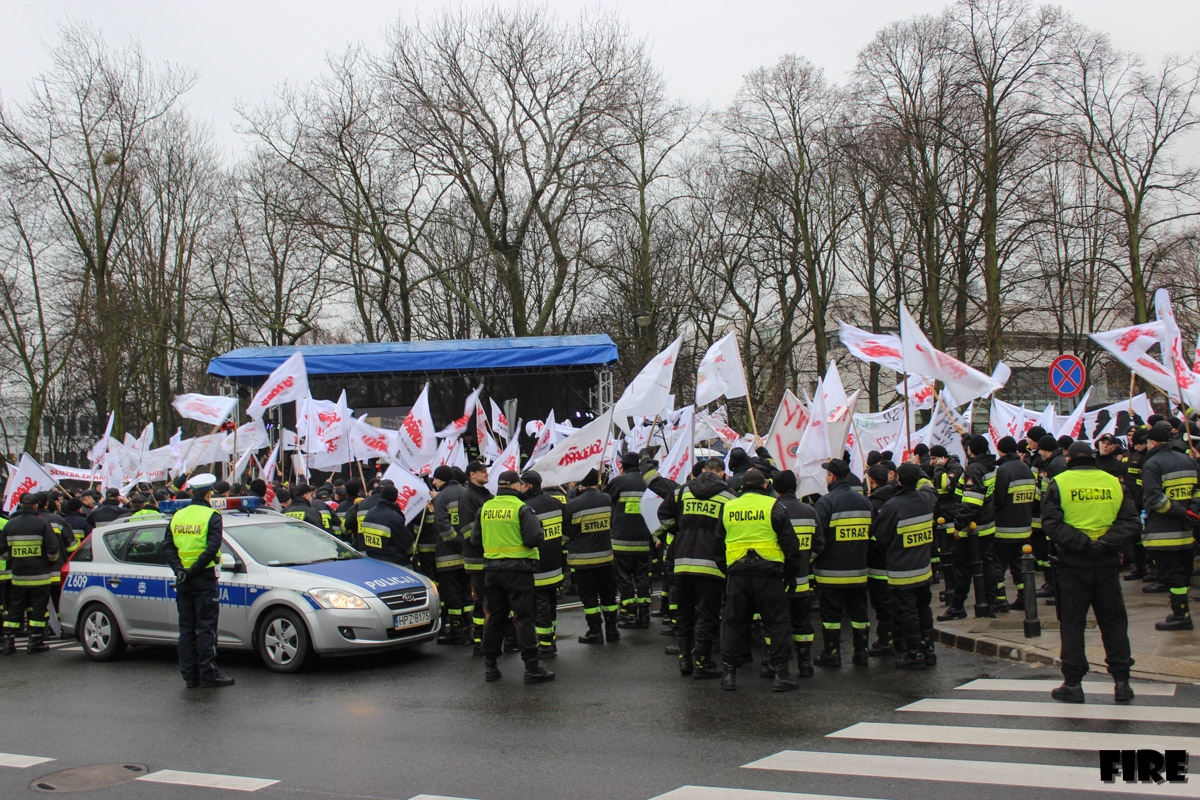 Strajk strażaków pod sejmem RP w Warszawie