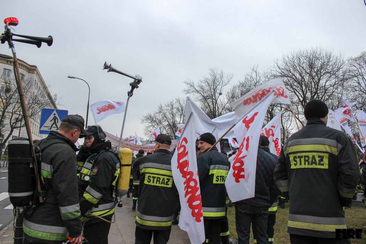 Strajk strażaków pod sejmem RP w Warszawie