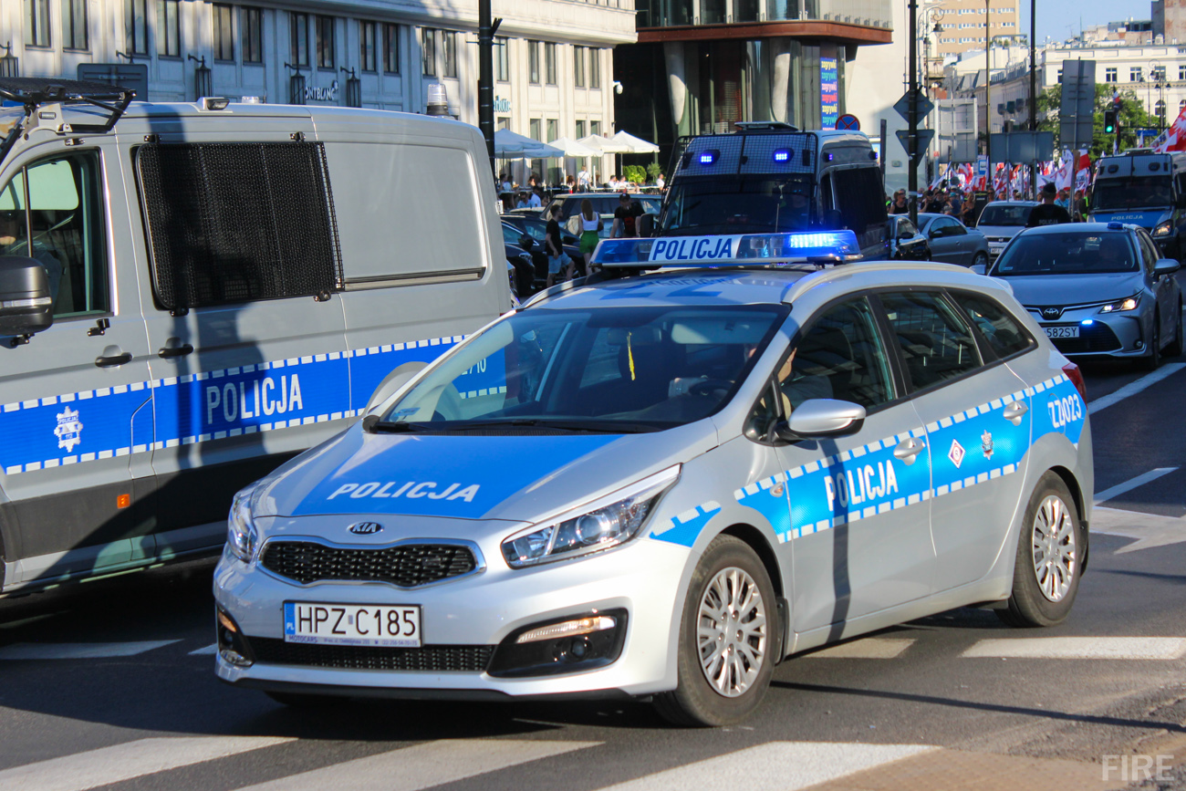 ZZ023 - Kia Cee'd SW II - Komenda Stołeczna Policji