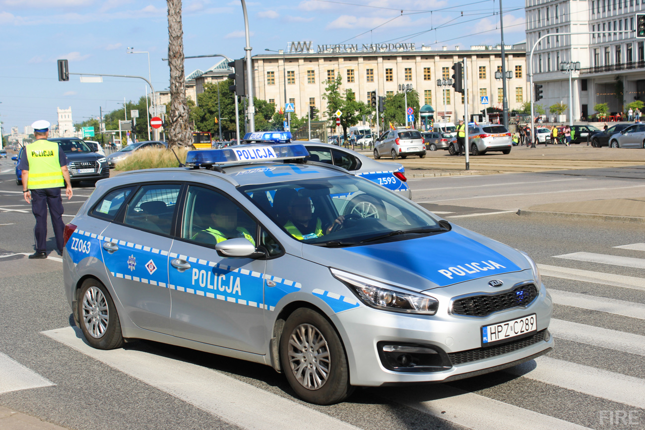 ZZ063 - Kia Cee'd SW II - Komenda Stołeczna Policji