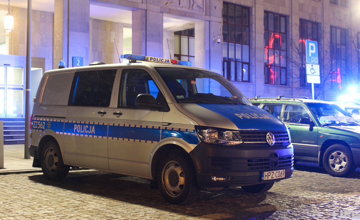 ZZ562 - Volkswagen Transporter T6 - Komenda Stołeczna Policji