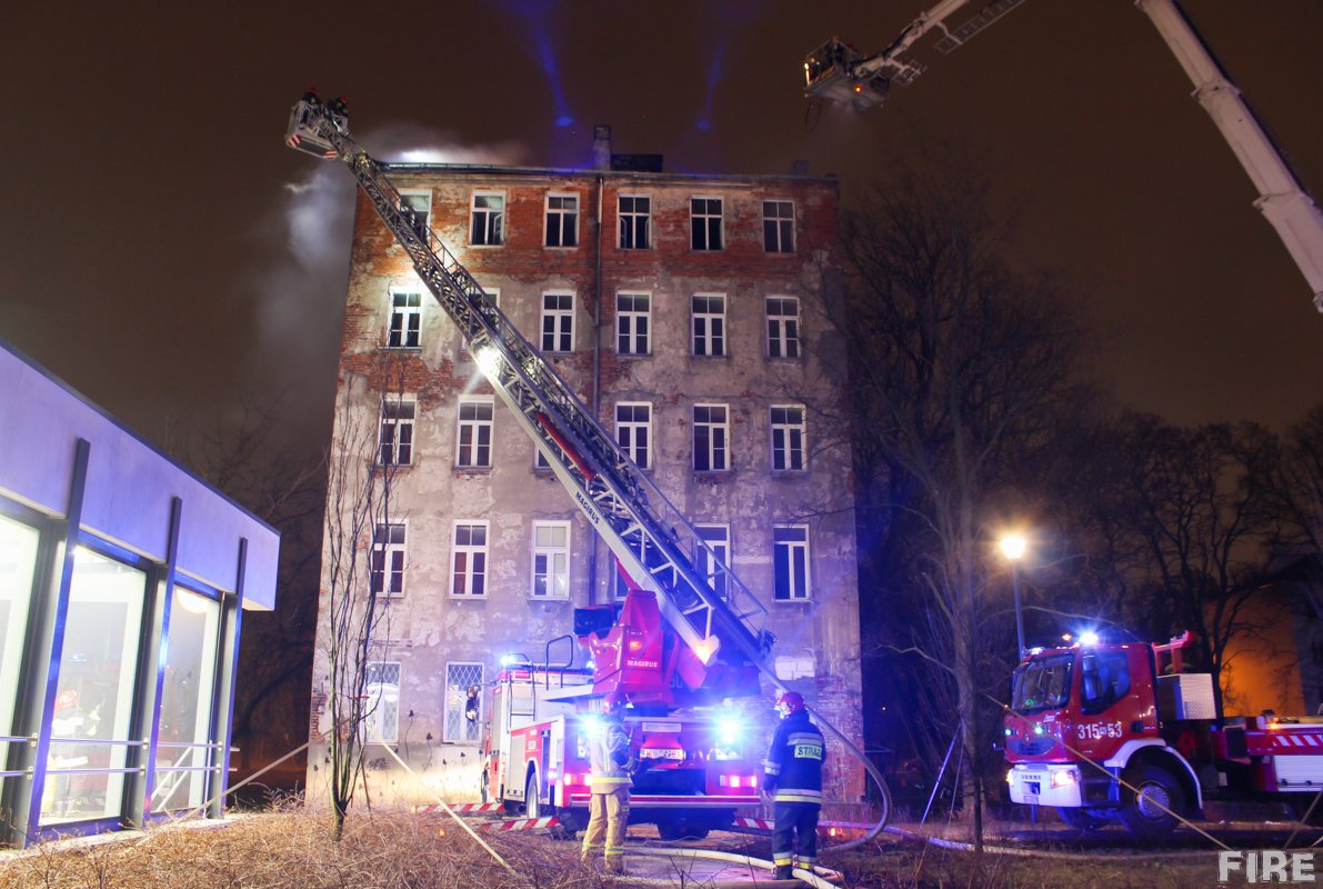 28.02.2021 - Pożar kamienicy - Warszawa ul.Stalowa