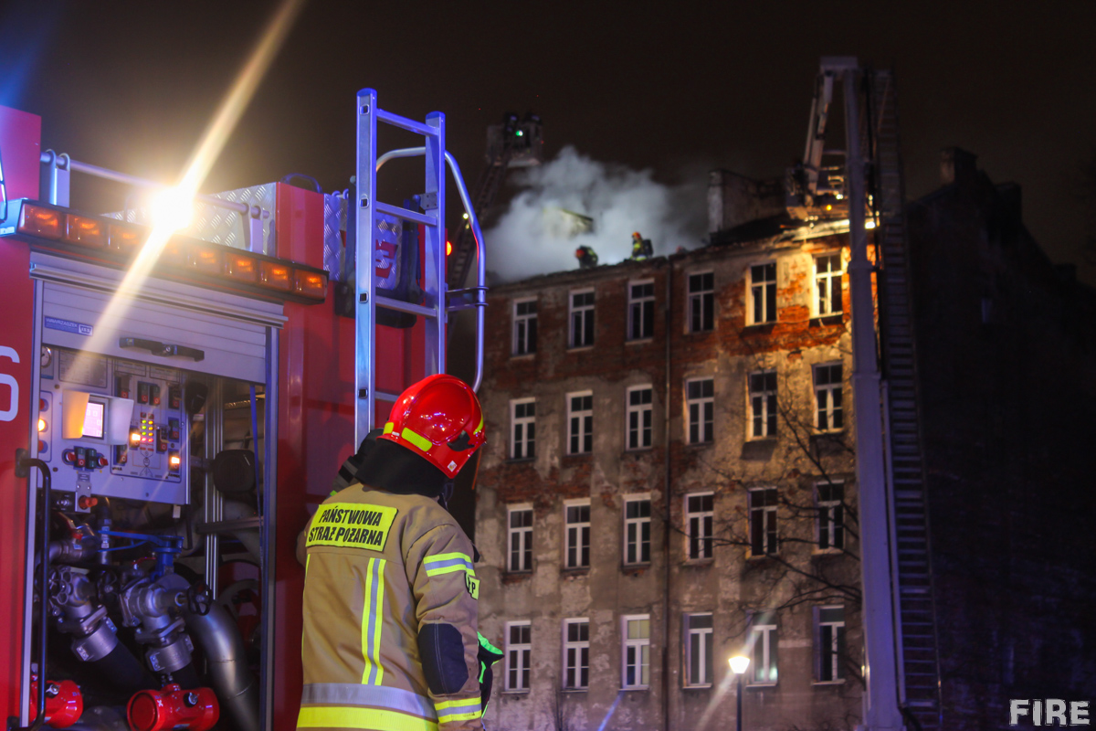 28.02.2021 - Pożar kamienicy - Warszawa ul.Stalowa