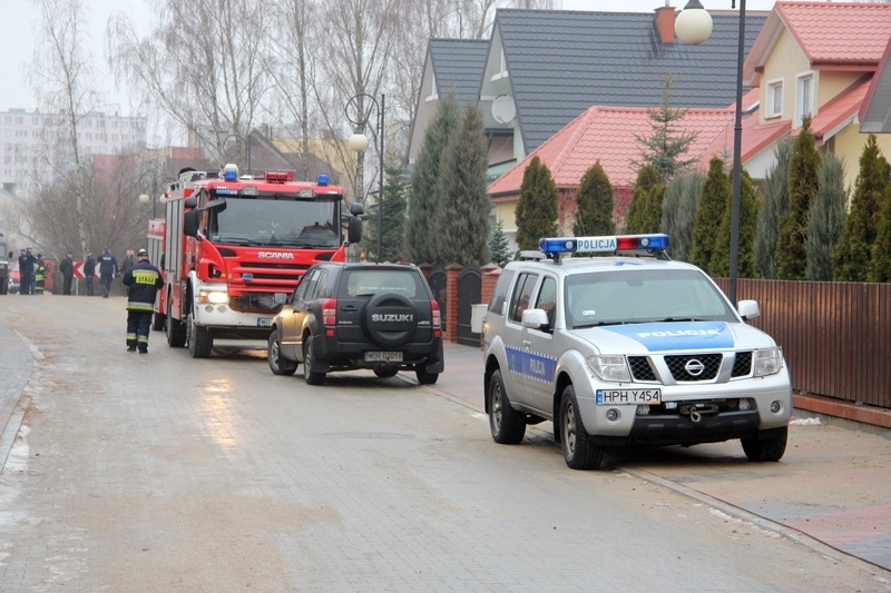 Niewybuch przy ul. Dąbrowskiego w Ostrołęce (12.12.2013)