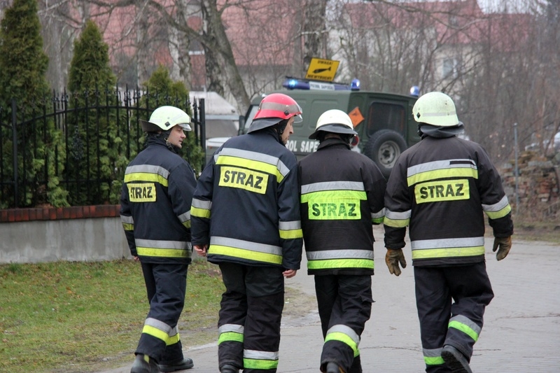 Niewybuch przy ul. Dąbrowskiego w Ostrołęce (12.12.2013)