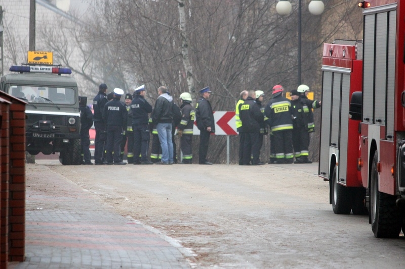 Niewybuch przy ul. Dąbrowskiego w Ostrołęce (12.12.2013)