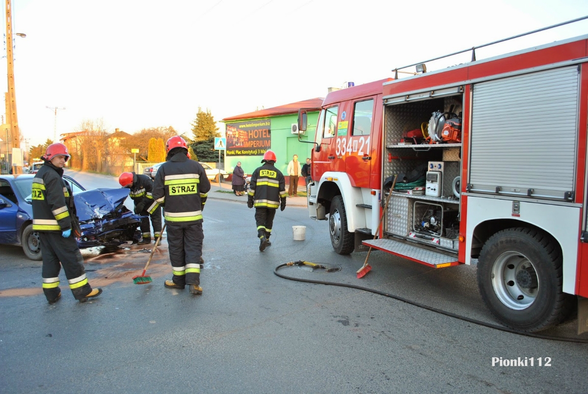 30.03.2014 - Wypadek drogowy na skrzyżowaniu Zwoleńskiej i Wspólnej w Pionkach