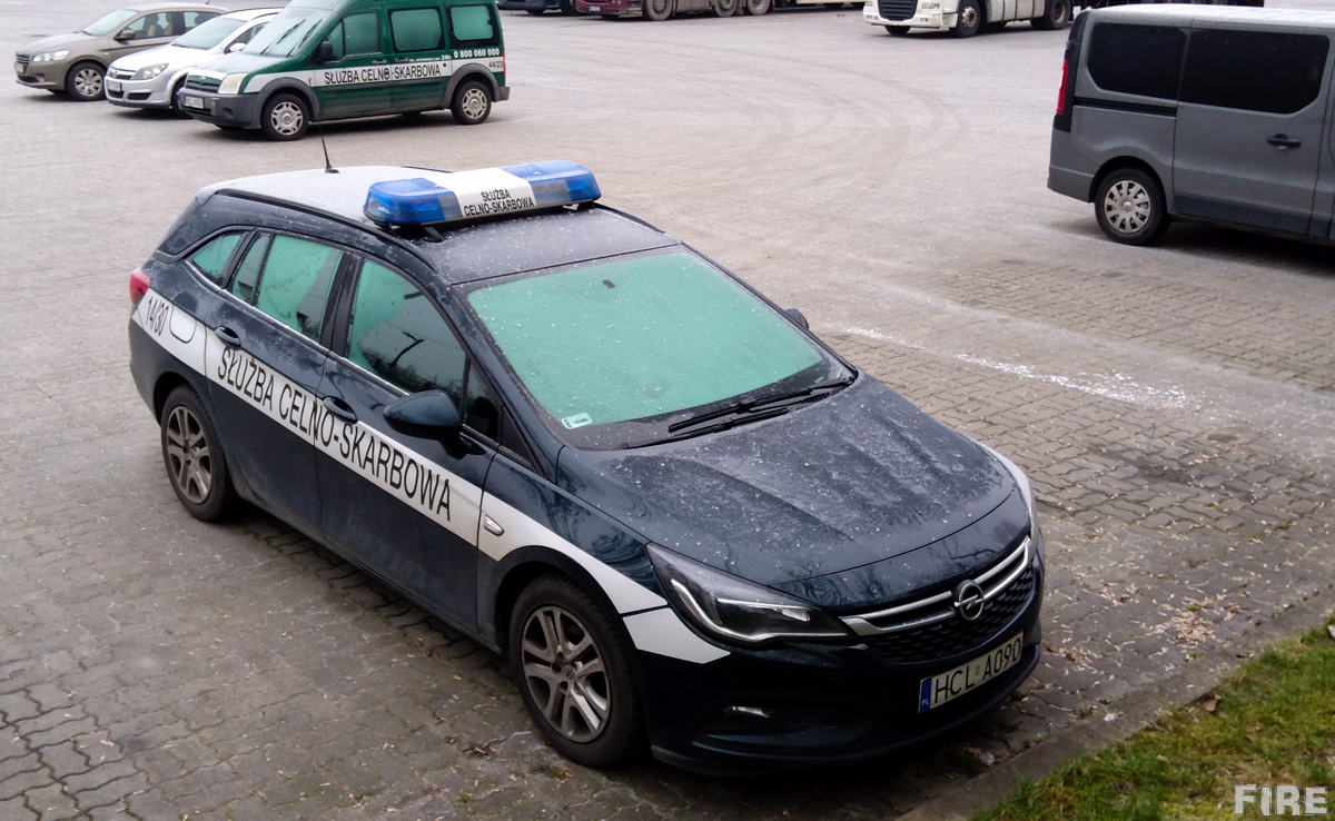 14/30 - Opel Astra K Sports Tourer - Służba Celno-Skarbowa